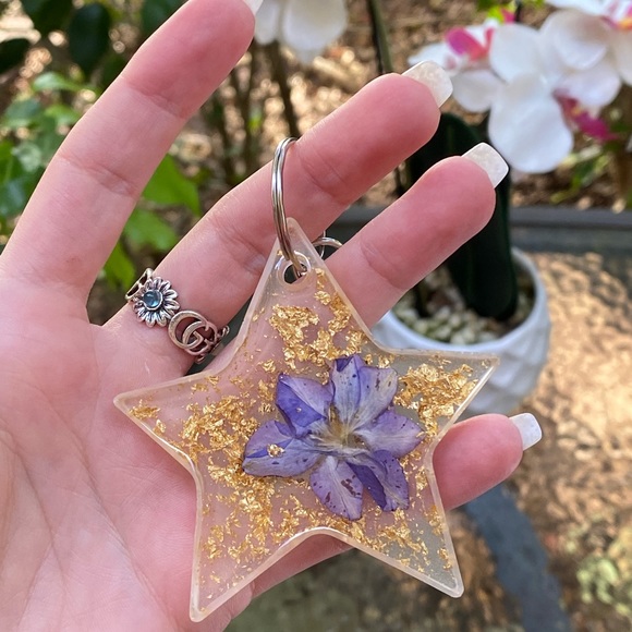 Floral Star Shaped Purple Flower Gold Flake Keychain Resin Art - Picture 7 of 13